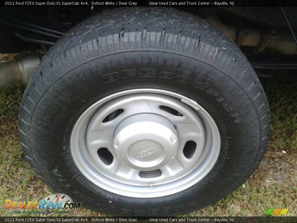 2011 Ford F250 Super Duty XL SuperCab 4x4 Oxford White / Steel Gray Photo #32