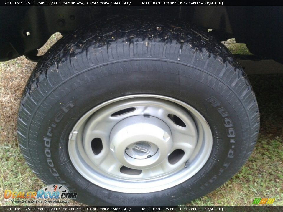 2011 Ford F250 Super Duty XL SuperCab 4x4 Oxford White / Steel Gray Photo #34