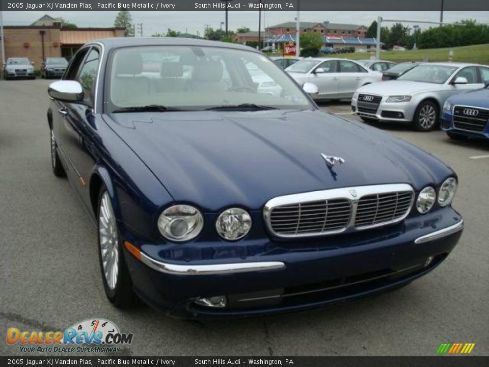 2005 Jaguar XJ Vanden Plas Pacific Blue Metallic / Ivory Photo #5