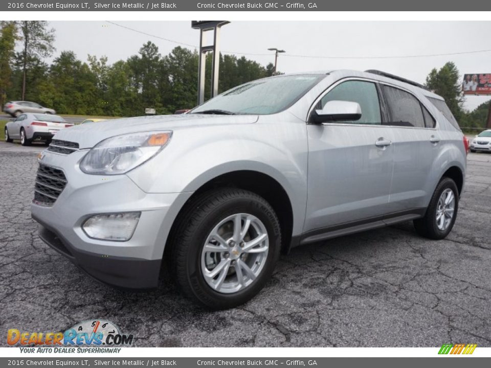 Front 3/4 View of 2016 Chevrolet Equinox LT Photo #3