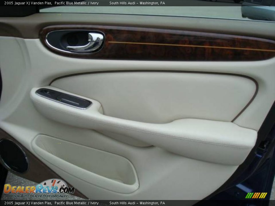 2005 Jaguar XJ Vanden Plas Pacific Blue Metallic / Ivory Photo #11