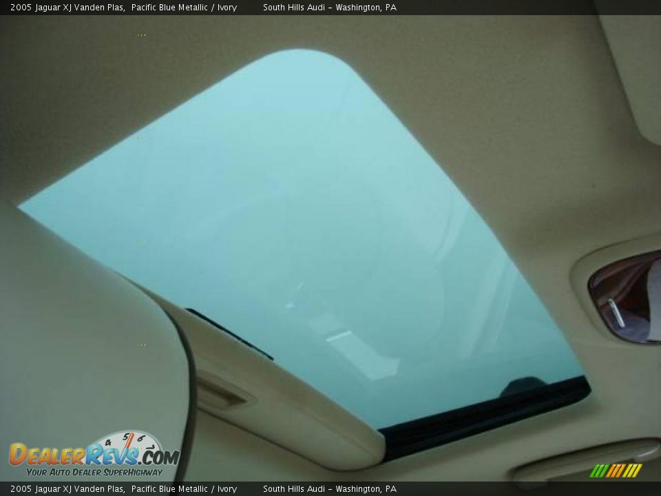 2005 Jaguar XJ Vanden Plas Pacific Blue Metallic / Ivory Photo #12
