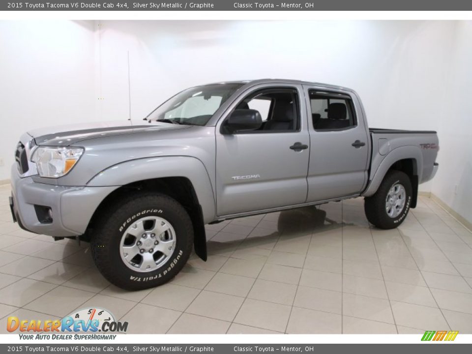 Front 3/4 View of 2015 Toyota Tacoma V6 Double Cab 4x4 Photo #3