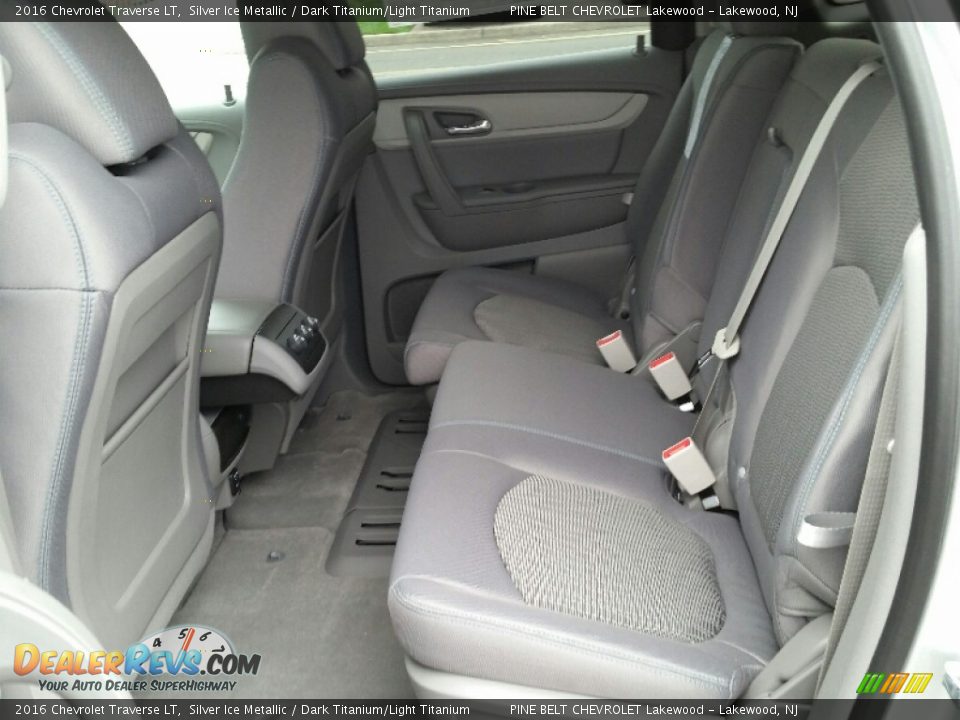 2016 Chevrolet Traverse LT Silver Ice Metallic / Dark Titanium/Light Titanium Photo #6
