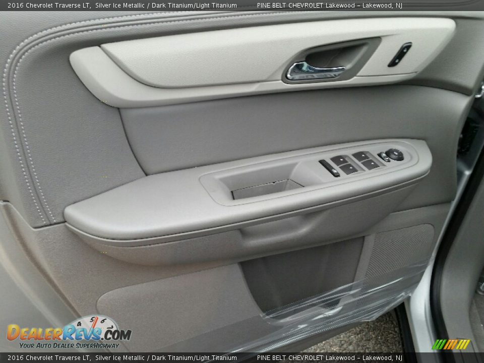 2016 Chevrolet Traverse LT Silver Ice Metallic / Dark Titanium/Light Titanium Photo #8