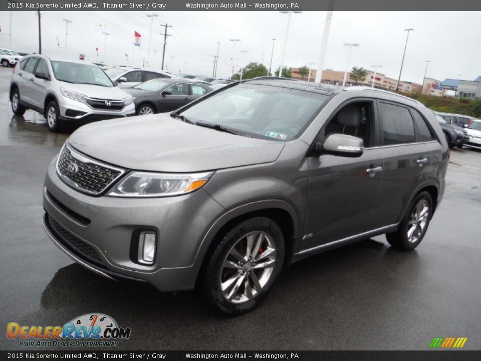 Front 3/4 View of 2015 Kia Sorento Limited AWD Photo #6