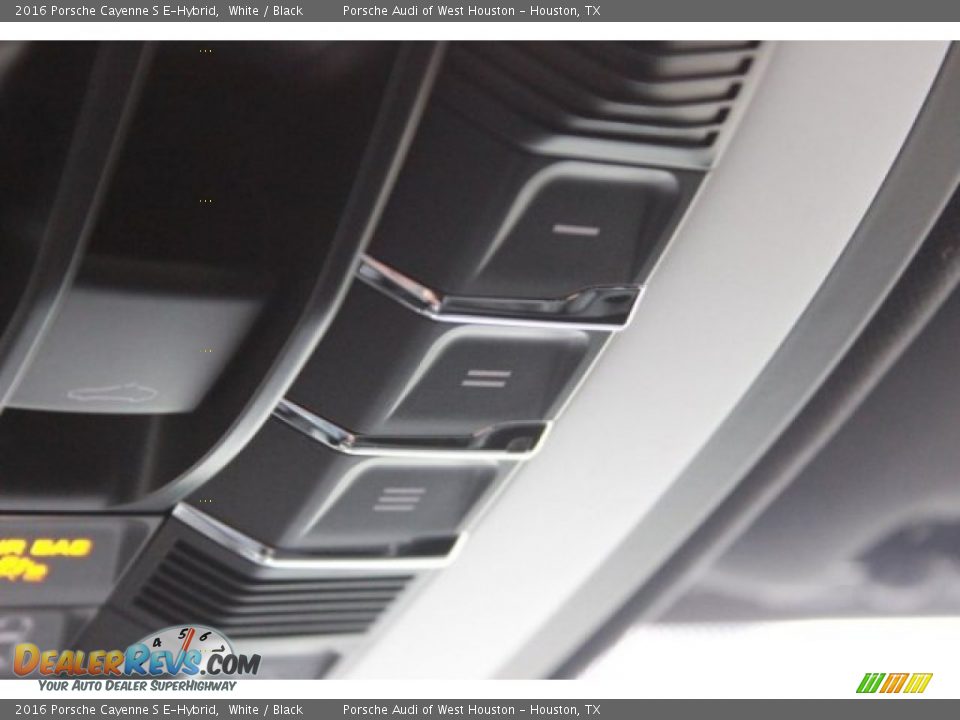 Controls of 2016 Porsche Cayenne S E-Hybrid Photo #24
