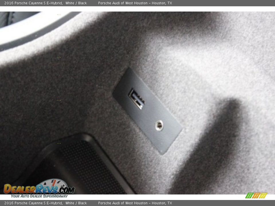 2016 Porsche Cayenne S E-Hybrid White / Black Photo #25