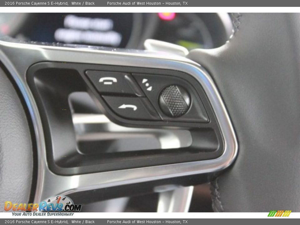 Controls of 2016 Porsche Cayenne S E-Hybrid Photo #27
