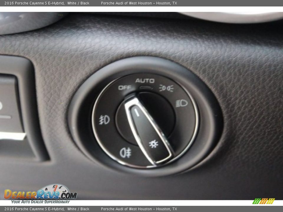 Controls of 2016 Porsche Cayenne S E-Hybrid Photo #30