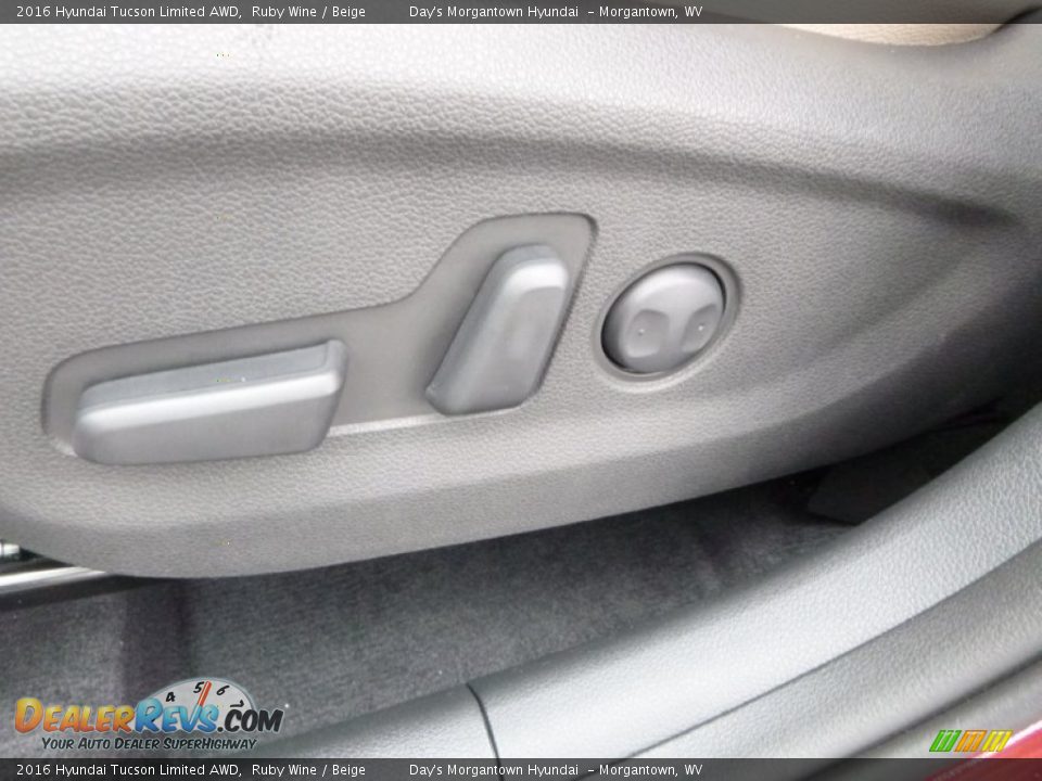 Controls of 2016 Hyundai Tucson Limited AWD Photo #14