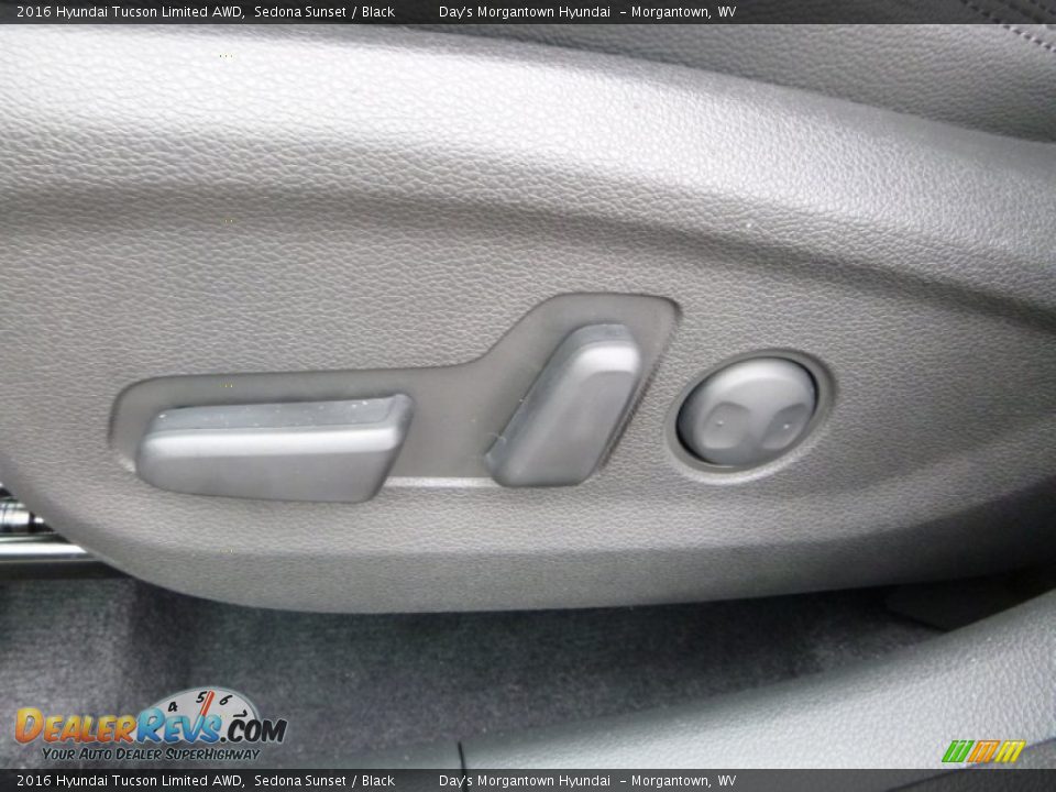 Controls of 2016 Hyundai Tucson Limited AWD Photo #13