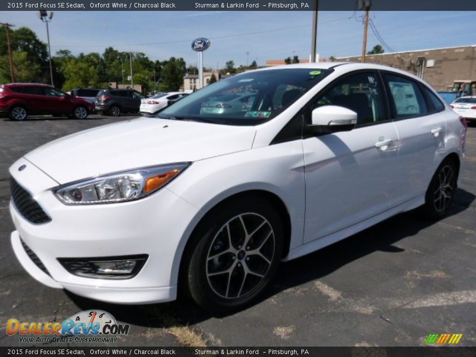 2015 Ford Focus SE Sedan Oxford White / Charcoal Black Photo #5