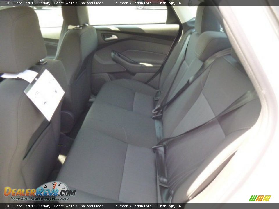 2015 Ford Focus SE Sedan Oxford White / Charcoal Black Photo #9