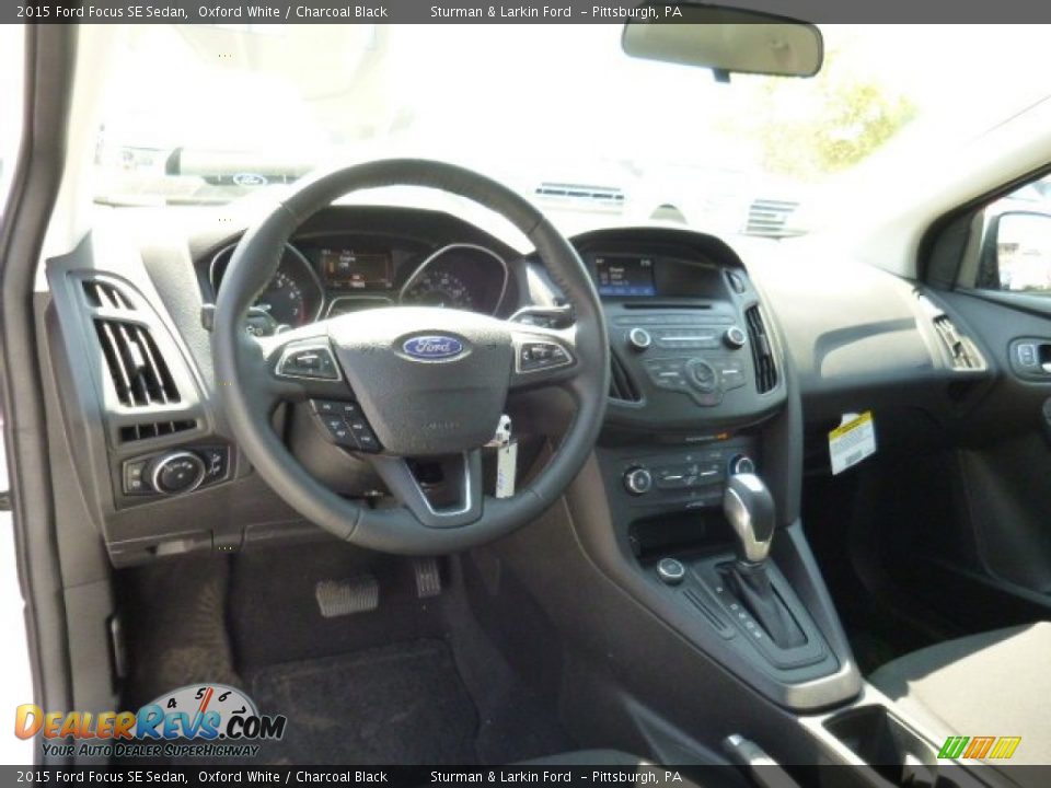 2015 Ford Focus SE Sedan Oxford White / Charcoal Black Photo #10