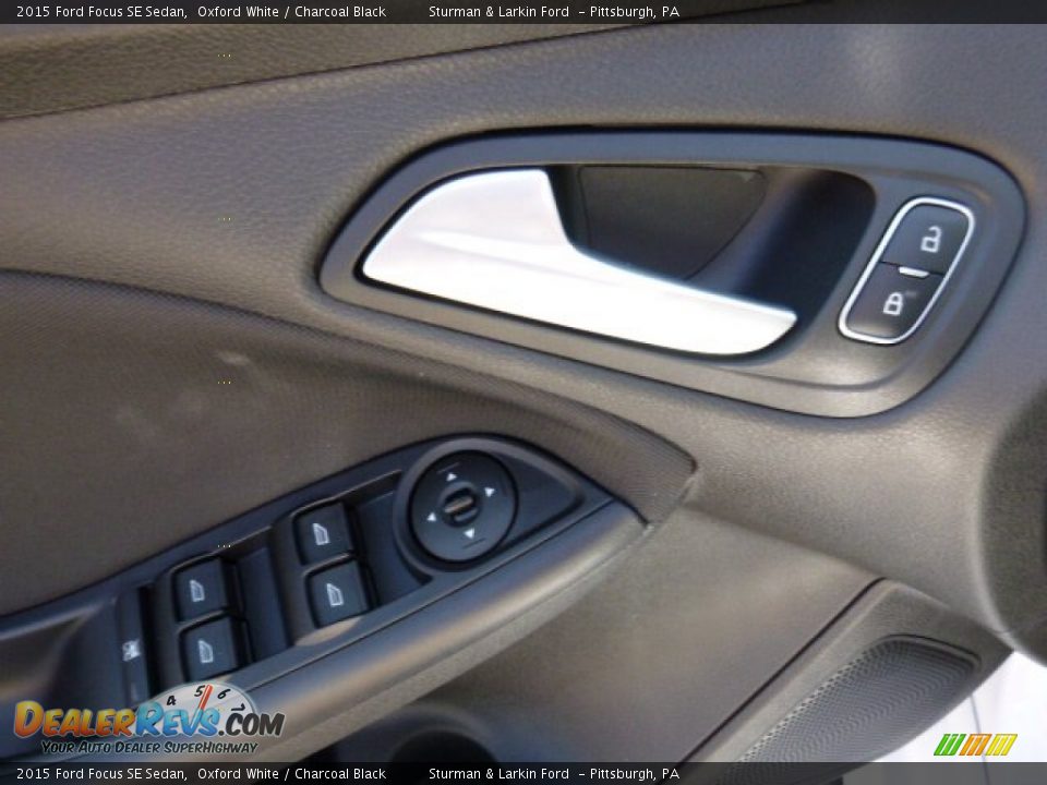 2015 Ford Focus SE Sedan Oxford White / Charcoal Black Photo #11