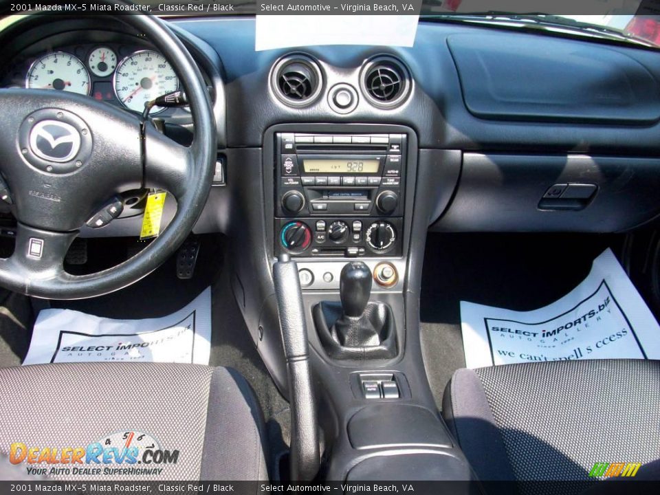 2001 Mazda MX-5 Miata Roadster Classic Red / Black Photo #17