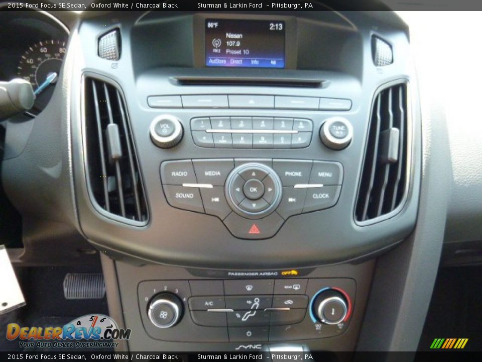 2015 Ford Focus SE Sedan Oxford White / Charcoal Black Photo #14