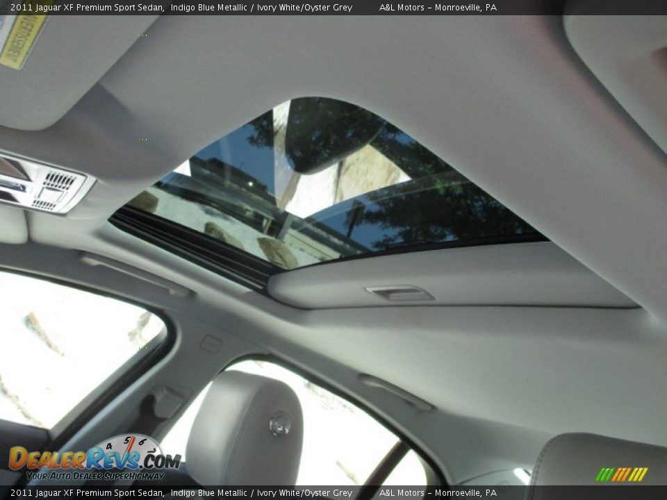 2011 Jaguar XF Premium Sport Sedan Indigo Blue Metallic / Ivory White/Oyster Grey Photo #11