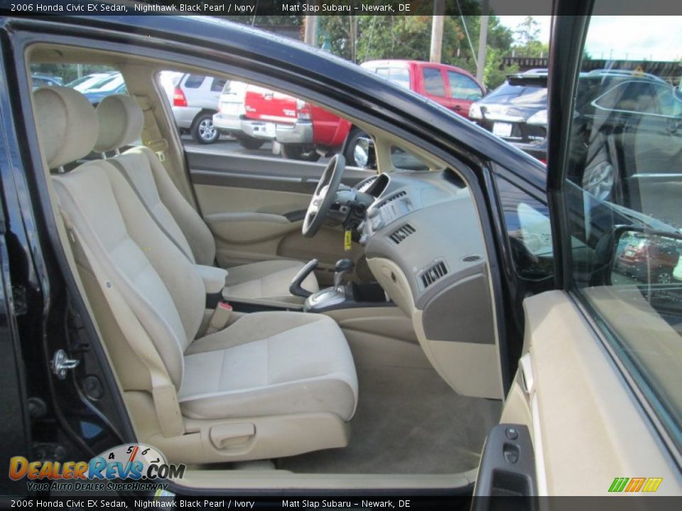 2006 Honda Civic EX Sedan Nighthawk Black Pearl / Ivory Photo #17