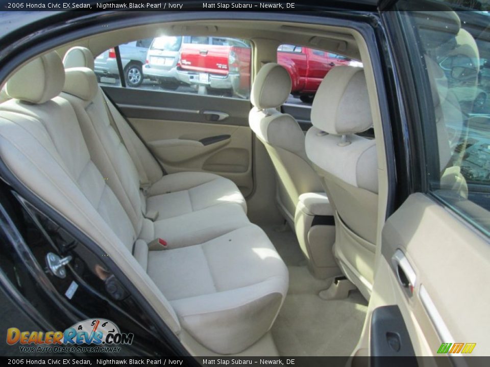 2006 Honda Civic EX Sedan Nighthawk Black Pearl / Ivory Photo #18