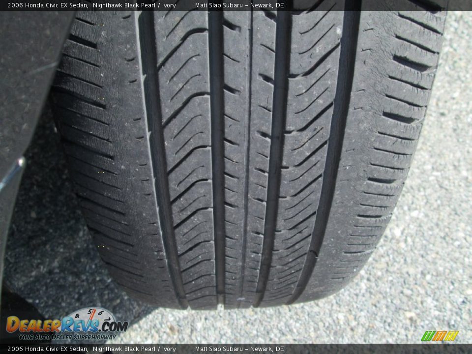2006 Honda Civic EX Sedan Nighthawk Black Pearl / Ivory Photo #23