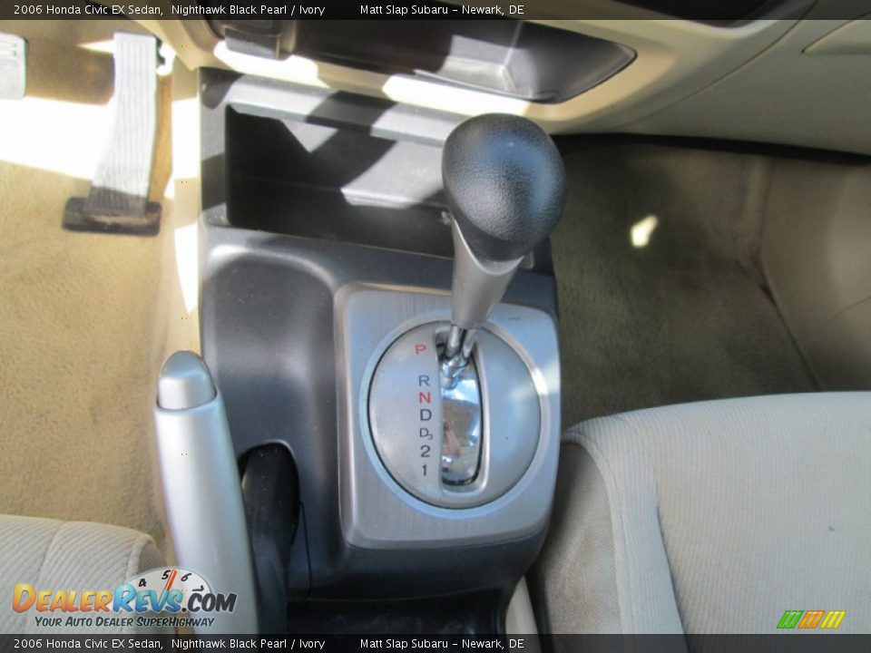2006 Honda Civic EX Sedan Nighthawk Black Pearl / Ivory Photo #26