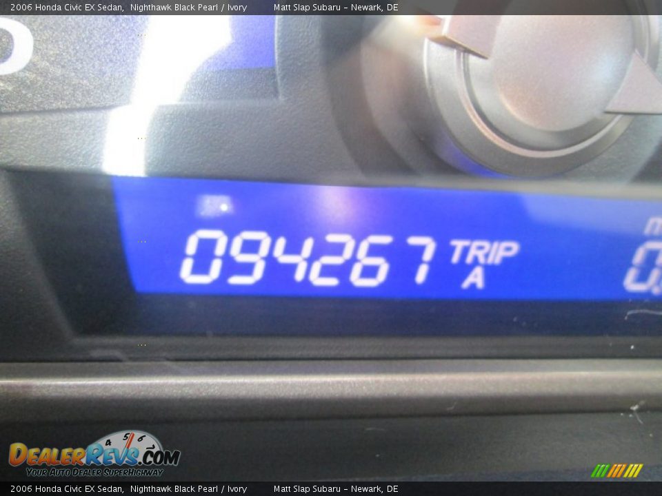 2006 Honda Civic EX Sedan Nighthawk Black Pearl / Ivory Photo #28