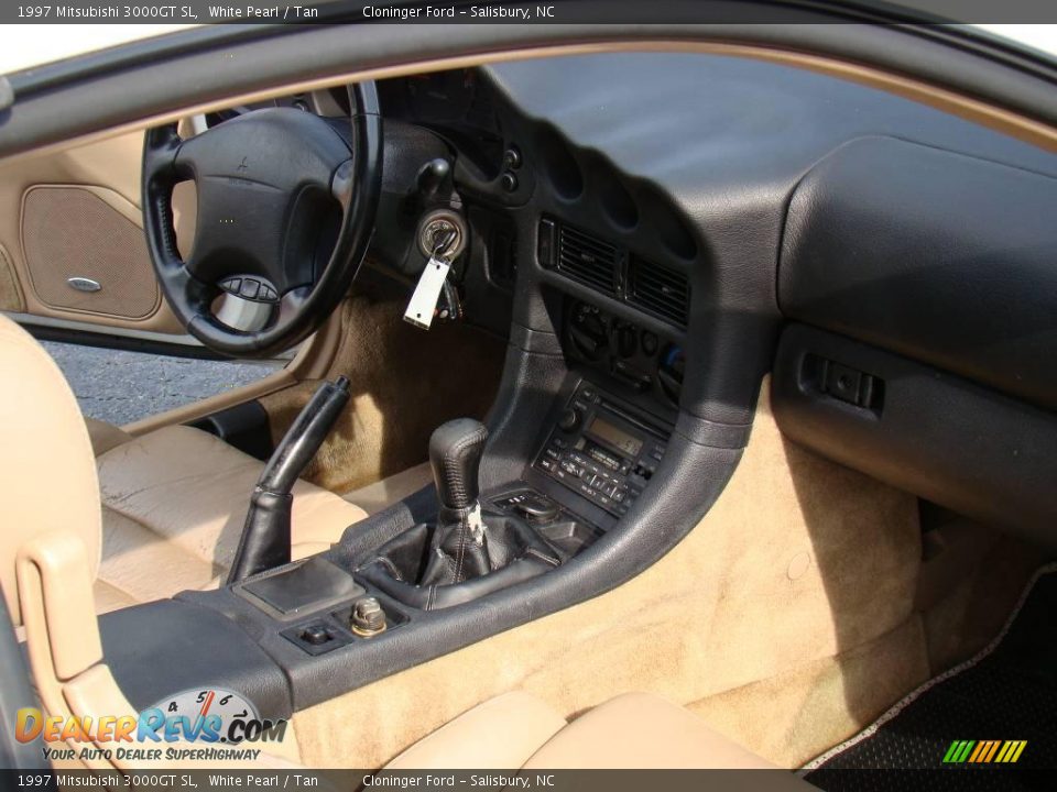 1997 Mitsubishi 3000GT SL White Pearl / Tan Photo #10