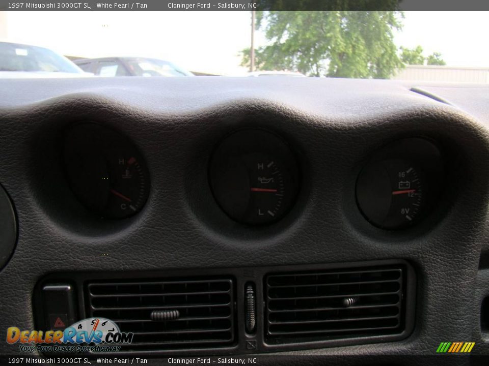 1997 Mitsubishi 3000GT SL White Pearl / Tan Photo #17