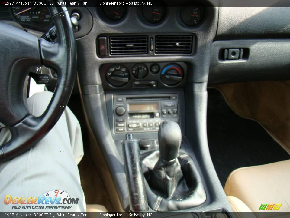 1997 Mitsubishi 3000GT SL White Pearl / Tan Photo #21
