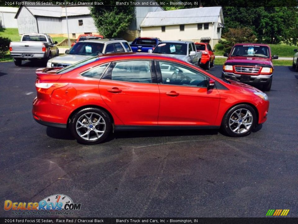 2014 Ford Focus SE Sedan Race Red / Charcoal Black Photo #5