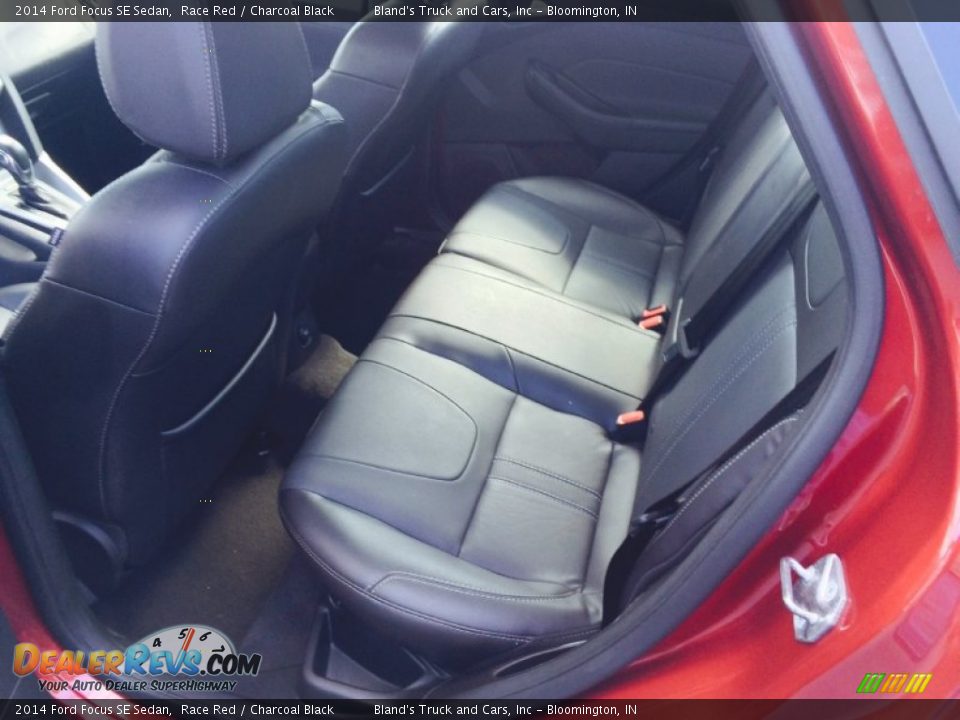 2014 Ford Focus SE Sedan Race Red / Charcoal Black Photo #9