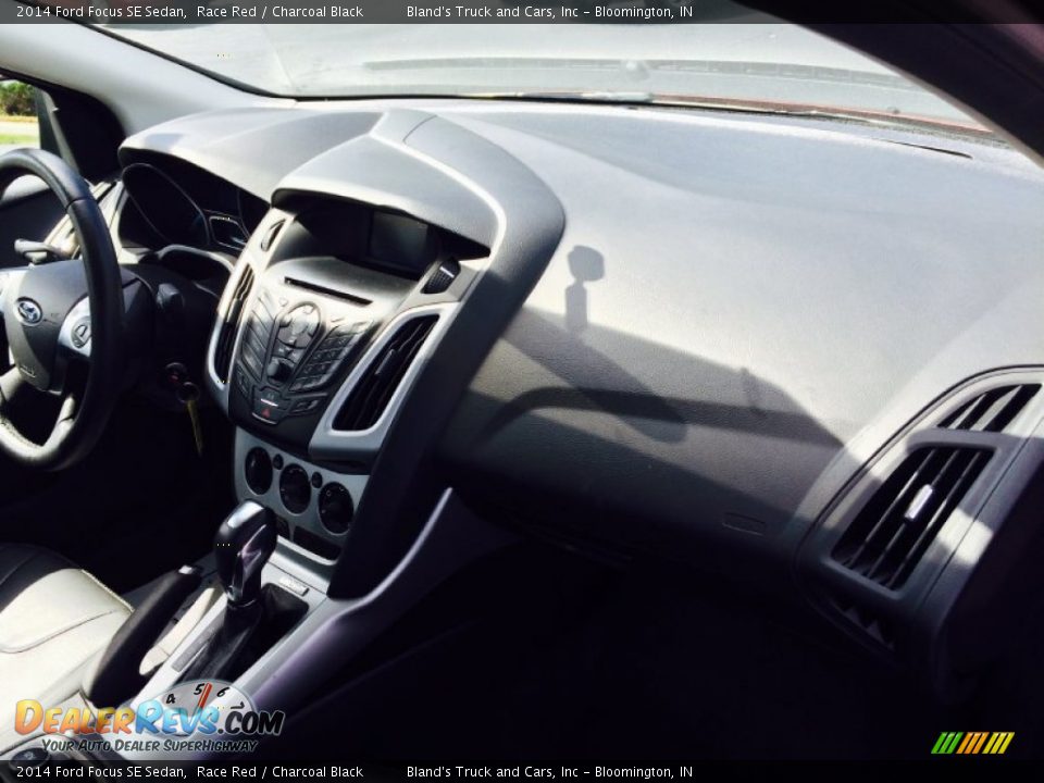 2014 Ford Focus SE Sedan Race Red / Charcoal Black Photo #14