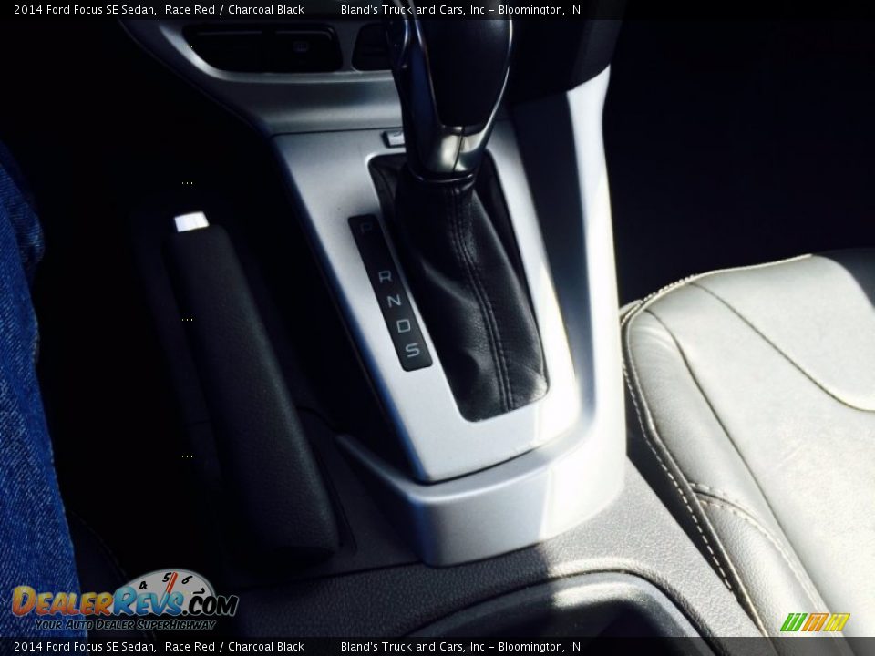 2014 Ford Focus SE Sedan Race Red / Charcoal Black Photo #17