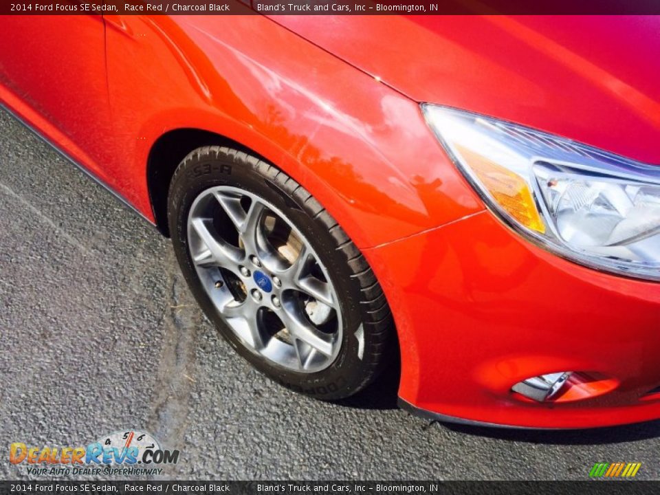 2014 Ford Focus SE Sedan Race Red / Charcoal Black Photo #18