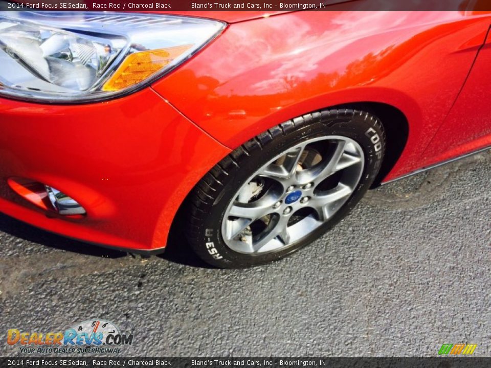 2014 Ford Focus SE Sedan Race Red / Charcoal Black Photo #23