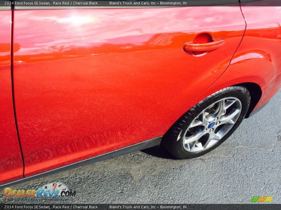 2014 Ford Focus SE Sedan Race Red / Charcoal Black Photo #24