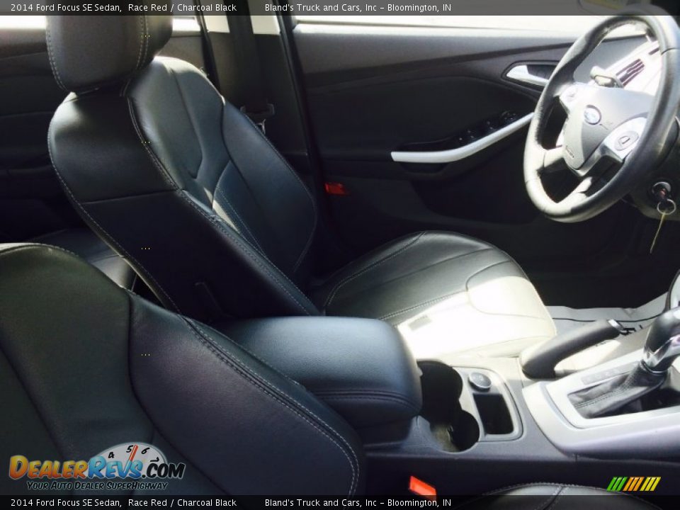 2014 Ford Focus SE Sedan Race Red / Charcoal Black Photo #29