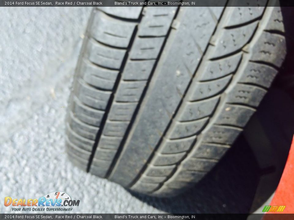 2014 Ford Focus SE Sedan Race Red / Charcoal Black Photo #31