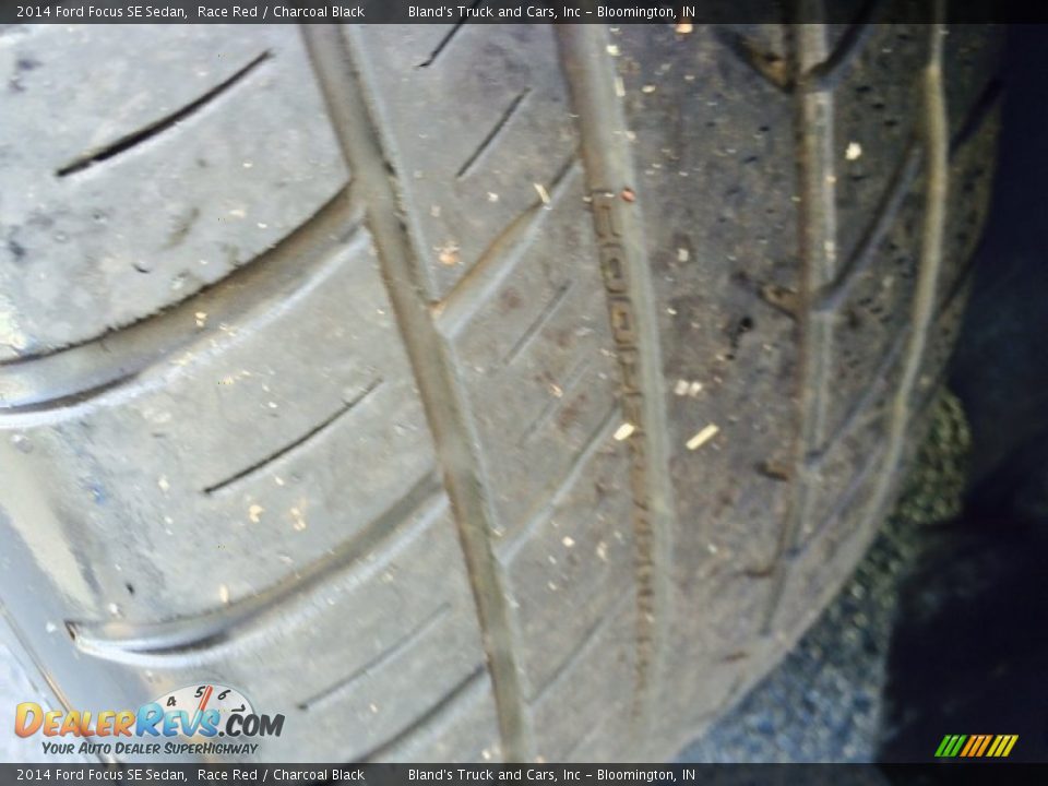 2014 Ford Focus SE Sedan Race Red / Charcoal Black Photo #32