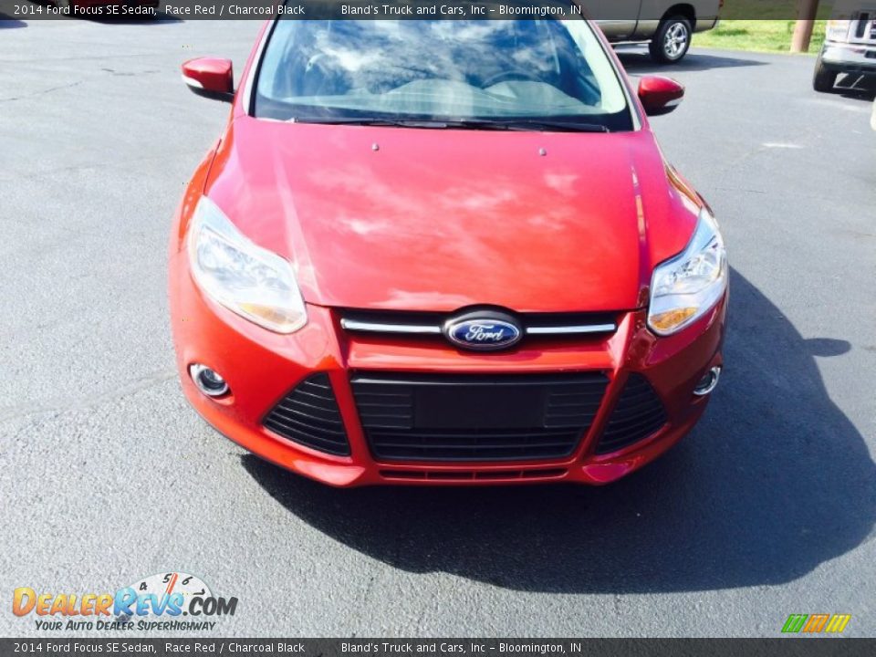 2014 Ford Focus SE Sedan Race Red / Charcoal Black Photo #34