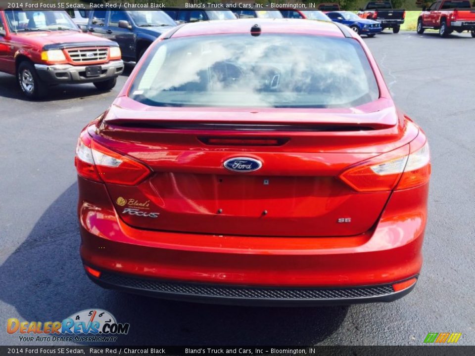 2014 Ford Focus SE Sedan Race Red / Charcoal Black Photo #35