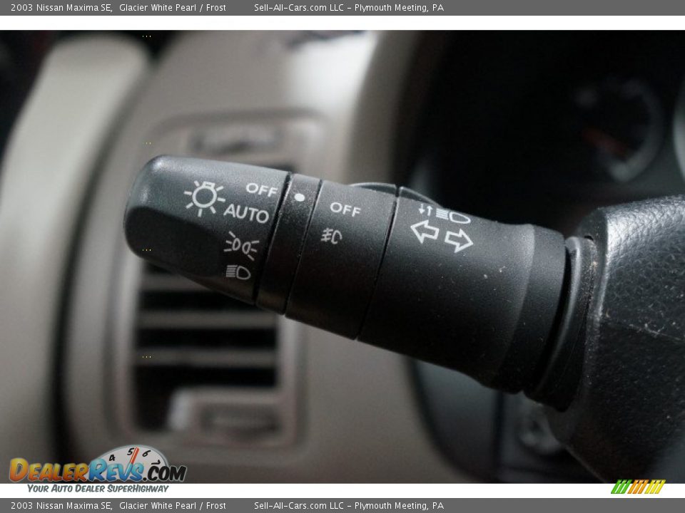 2003 Nissan Maxima SE Glacier White Pearl / Frost Photo #25