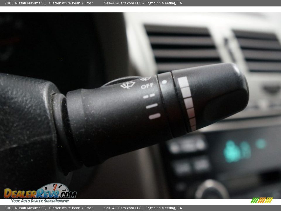 2003 Nissan Maxima SE Glacier White Pearl / Frost Photo #26