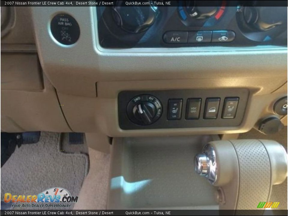 2007 Nissan Frontier LE Crew Cab 4x4 Desert Stone / Desert Photo #8