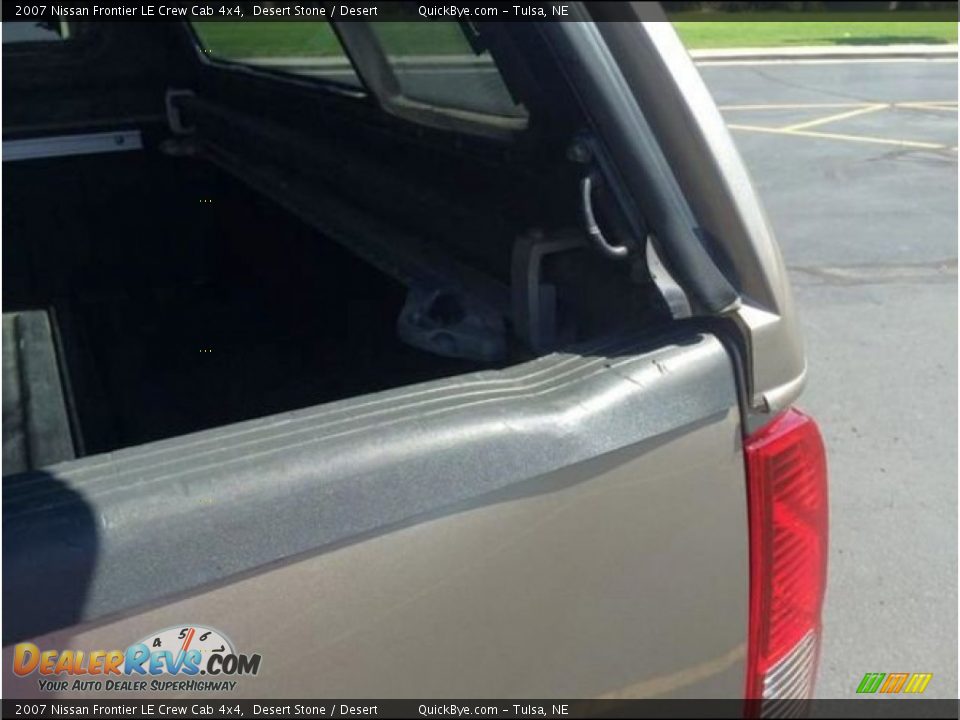 2007 Nissan Frontier LE Crew Cab 4x4 Desert Stone / Desert Photo #12