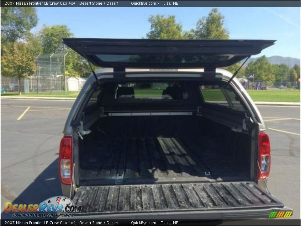 2007 Nissan Frontier LE Crew Cab 4x4 Desert Stone / Desert Photo #13