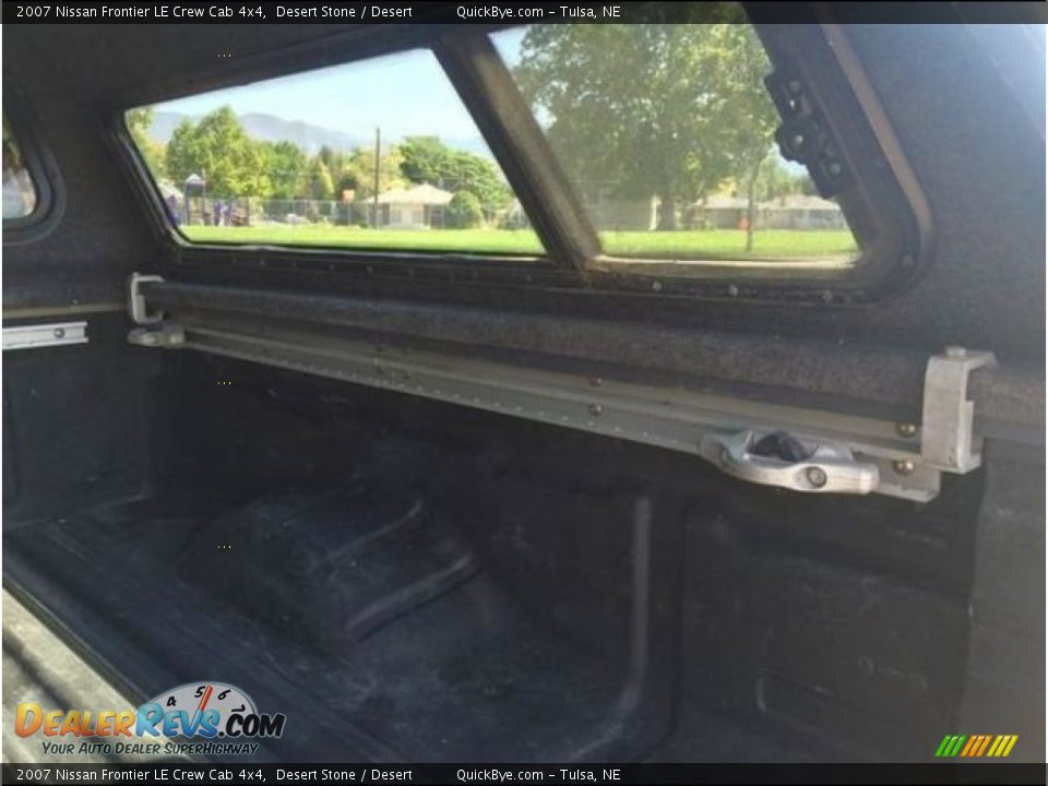 2007 Nissan Frontier LE Crew Cab 4x4 Desert Stone / Desert Photo #15