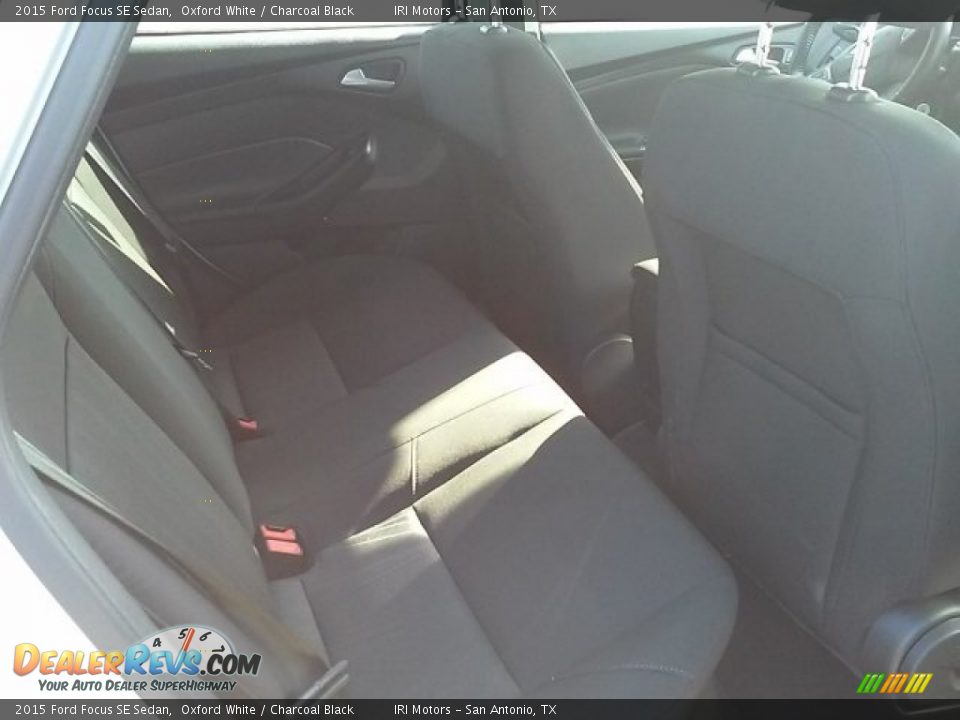 2015 Ford Focus SE Sedan Oxford White / Charcoal Black Photo #12